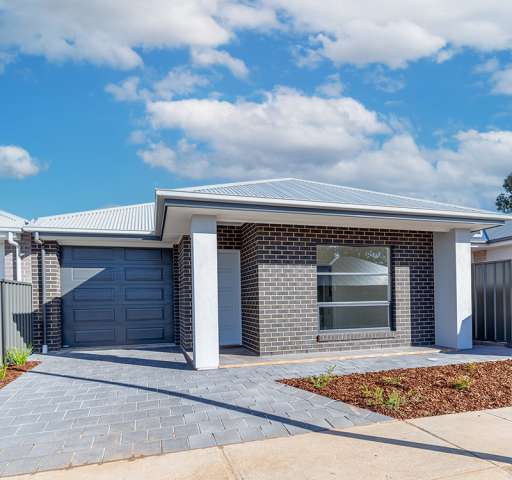 3 Madoc Rd, Morphett Vale, SA 5162